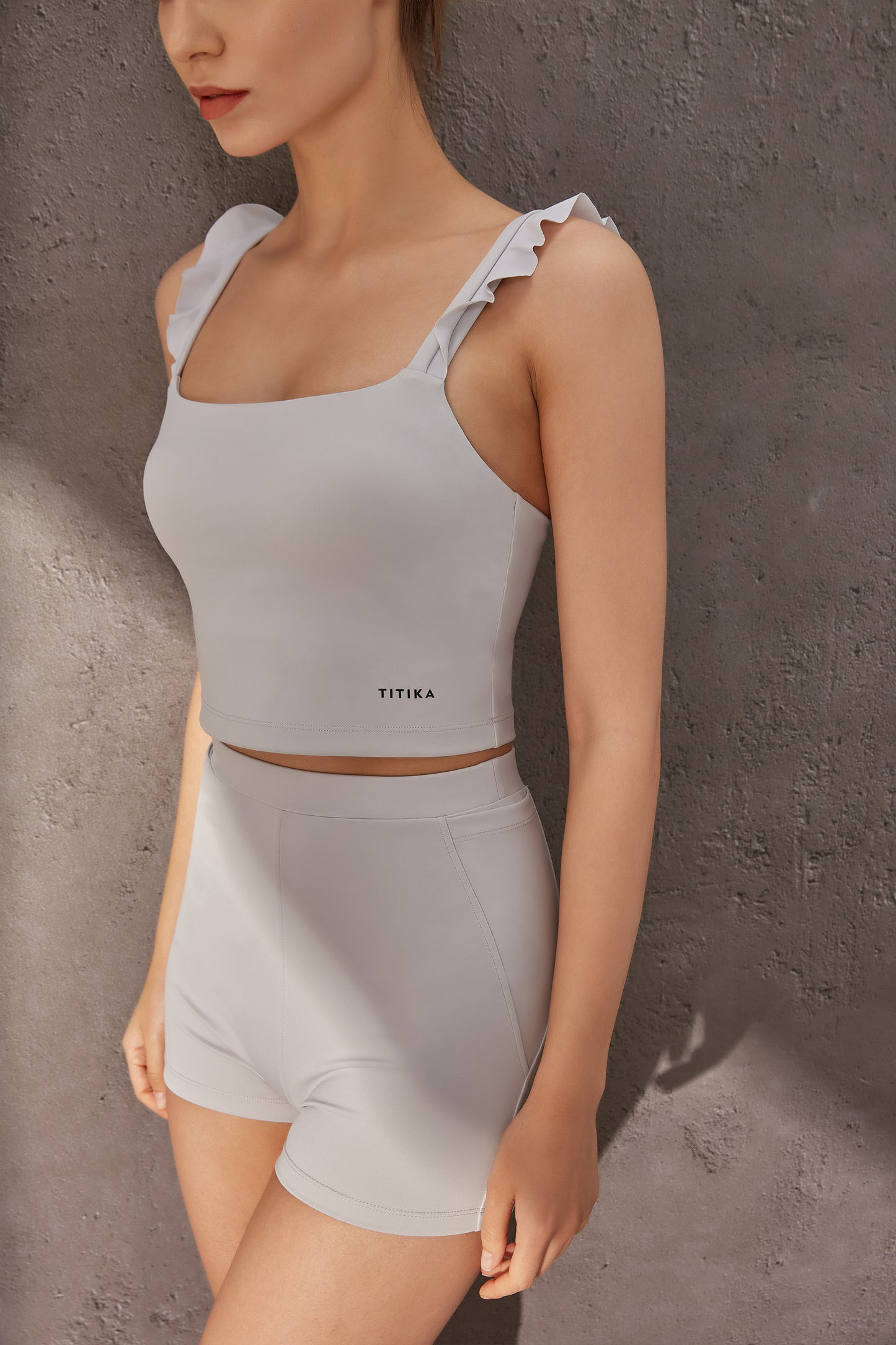 Comme le short en plumes