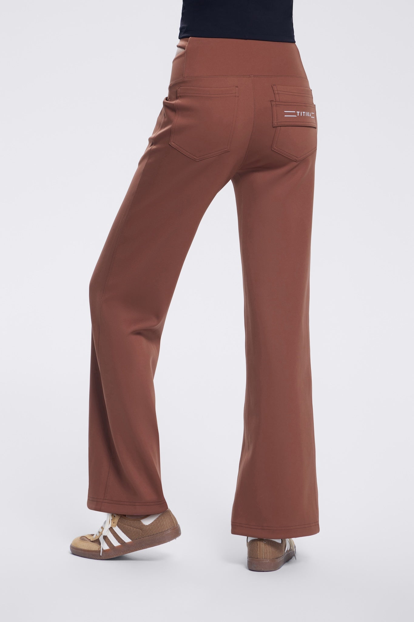 Constructed from a premium stretch fabric, the Aurelia Trousers ensure ease of movement while maintaining their shape throughout the day. The breathable material is perfect for year-round wear, offering both style and functionality.
