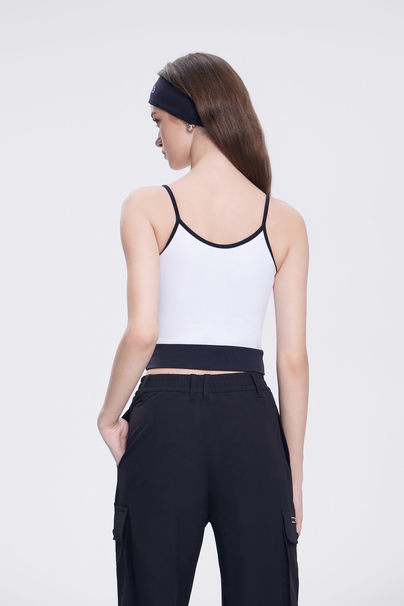 Breathable
4-way Stretch
Trimmed thin shoulder straps
Elegant metallic TITIKA's logo
Elastic waistband to maintains shape after long wear
Fixed bra pads for anti-shock and non-shifting
Moisture wicking