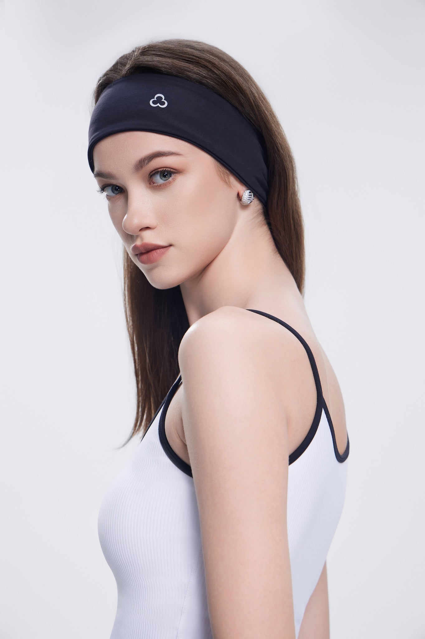 Breathable
4-way Stretch
Trimmed thin shoulder straps
Elegant metallic TITIKA's logo
Elastic waistband to maintains shape after long wear
Fixed bra pads for anti-shock and non-shifting
Moisture wicking
