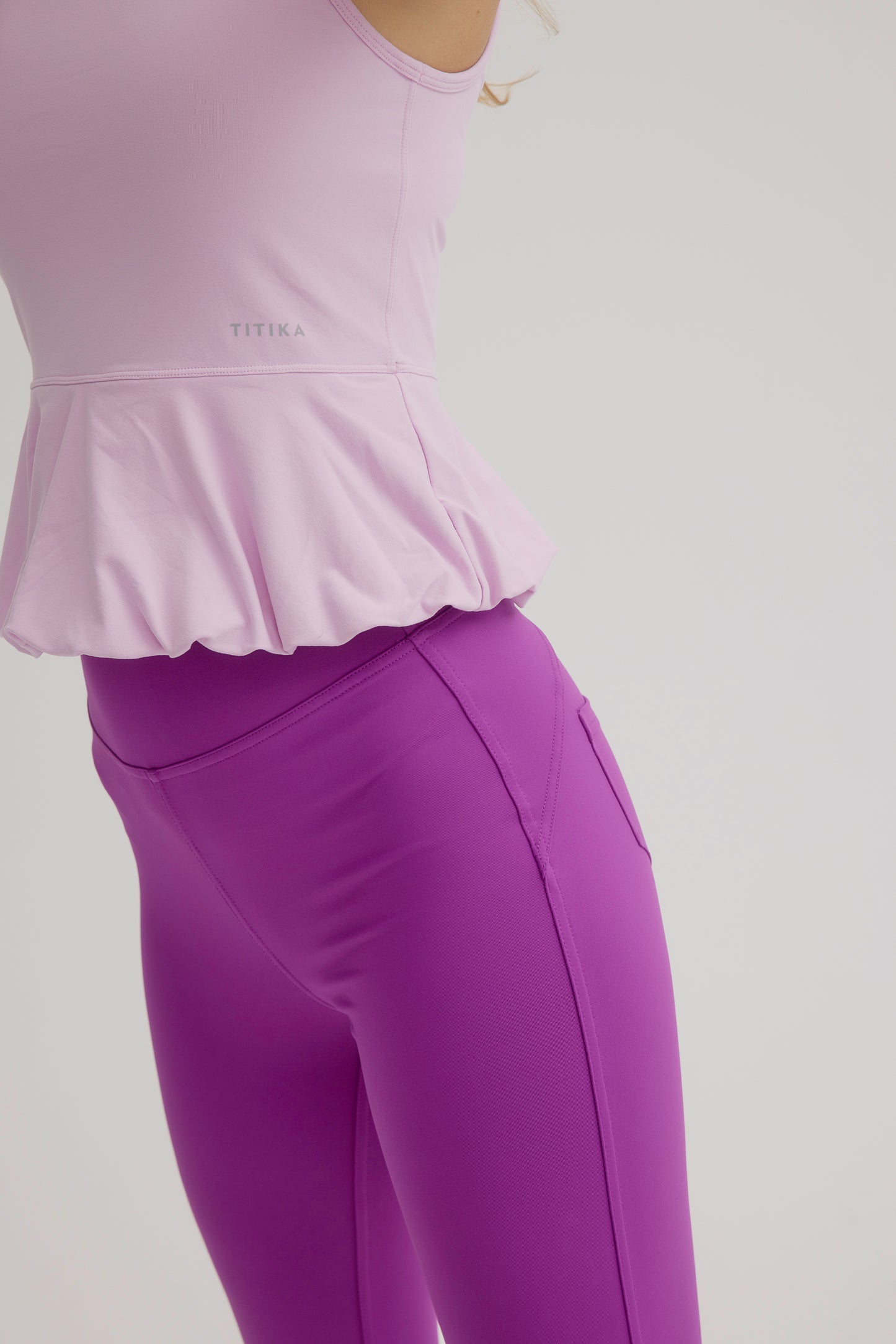 Débardeur à bordure florale